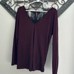 Day trip juniors long sleeve top wore a couple times. lace open back